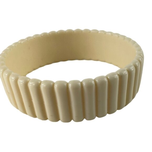 Vintage Cream Ribbed Bakelite Bangle Bracelet Jewelry Accessory - Picture 3 of 8